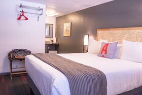 Boulder Adventure Lodge