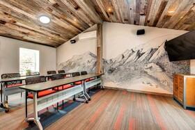 Boulder Adventure Lodge