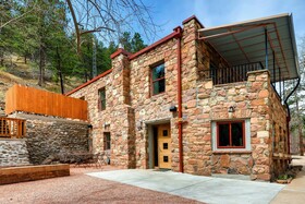 Boulder Adventure Lodge