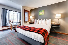 Boulder Adventure Lodge