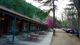 Boulder Adventure Lodge