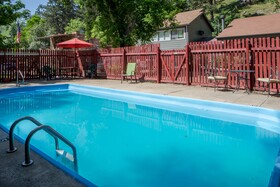 Boulder Adventure Lodge