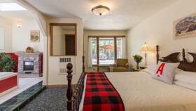 Boulder Adventure Lodge