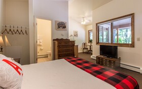 Boulder Adventure Lodge