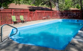 Boulder Adventure Lodge