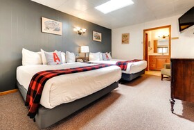 Boulder Adventure Lodge