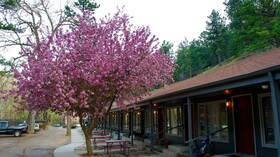 Boulder Adventure Lodge