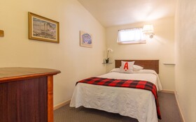Boulder Adventure Lodge