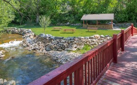 Boulder Adventure Lodge