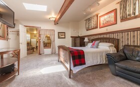 Boulder Adventure Lodge