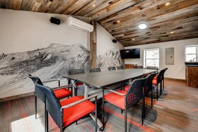 Boulder Adventure Lodge