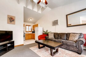 Boulder Adventure Lodge