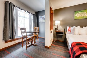 Boulder Adventure Lodge