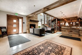 Boulder Adventure Lodge
