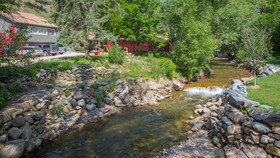 Boulder Adventure Lodge