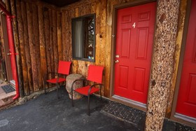 Foot Of The Mountain Motel