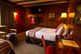 Foot Of The Mountain Motel