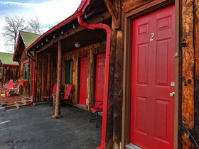 Foot Of The Mountain Motel