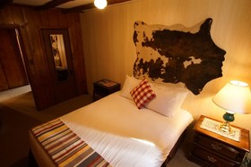 Foot Of The Mountain Motel