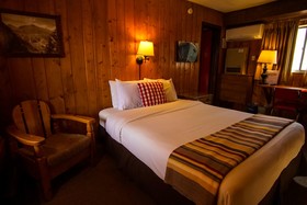 Foot Of The Mountain Motel
