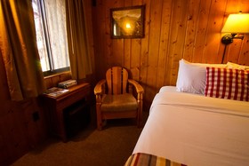Foot Of The Mountain Motel