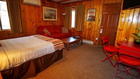 Foot Of The Mountain Motel