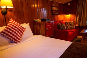 Foot Of The Mountain Motel