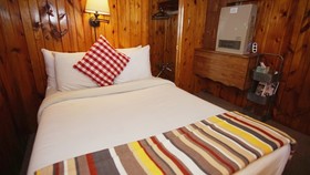 Foot Of The Mountain Motel