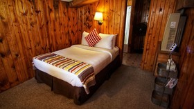 Foot Of The Mountain Motel