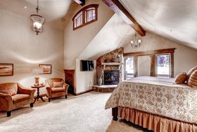 5 O' Clock Lodge