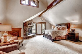 5 O' Clock Lodge