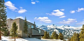 Gold Point Resort by Vacatia