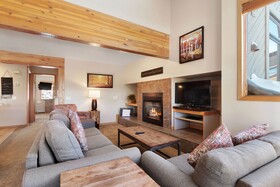Gold Point Resort by Vacatia