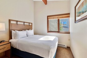 Gold Point Resort by Vacatia