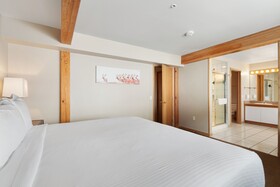 Gold Point Resort by Vacatia