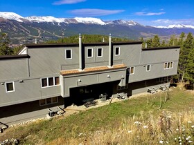 Gold Point Resort by Vacatia