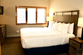 Gold Point Resort by Vacatia