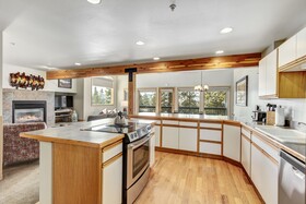 Gold Point Resort by Vacatia