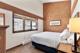 Gold Point Resort by Vacatia