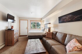 Gold Point Resort by Vacatia