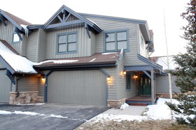 Highland Greens by Peak Property Management