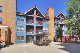 River Mountain Lodge