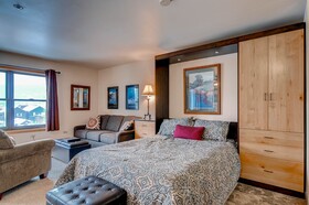 River Mountain Lodge