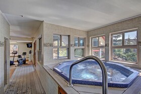 River Mountain Lodge