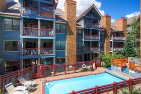 River Mountain Lodge