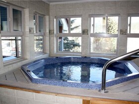 River Mountain Lodge