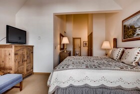 River Mountain Lodge