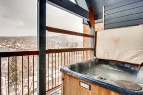 River Mountain Lodge