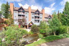 River Mountain Lodge