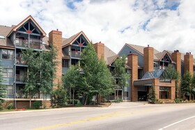 River Mountain Lodge